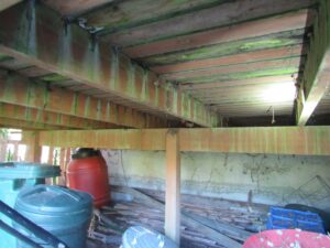 deck is missing blocks between joists